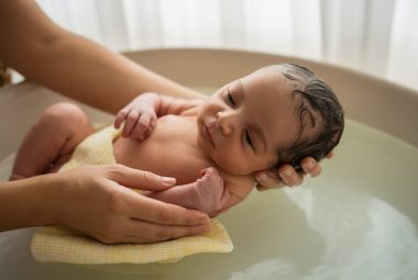how to bathe a newborn safely